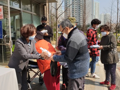 [세계로컬핫뉴스] 하남시미사강변종합사회복지관과 한국수자원공사 한강유역본부 팔당권지사가 함께하는 코로나19 대… 이미지